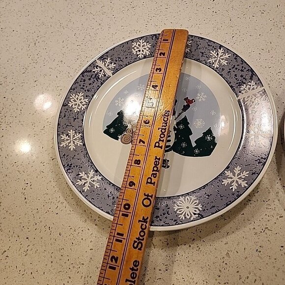 Set Of 2 Gibson Everyday Christmas “Frosty Wonder” Snowmen Dinner Plates 10 7/8" - Picture 3 of 4